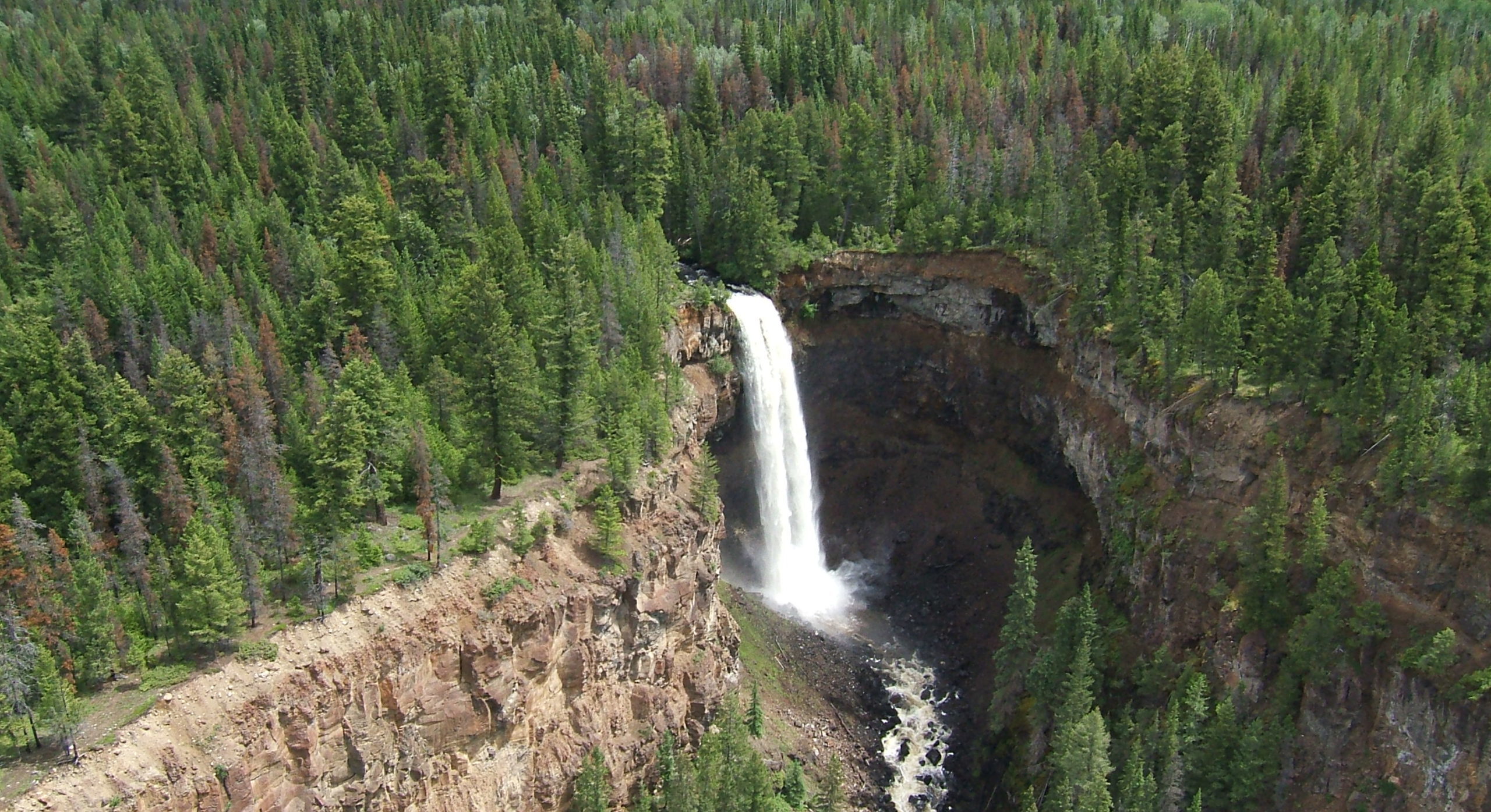 Take a day trip to the Deadman Waterfall
